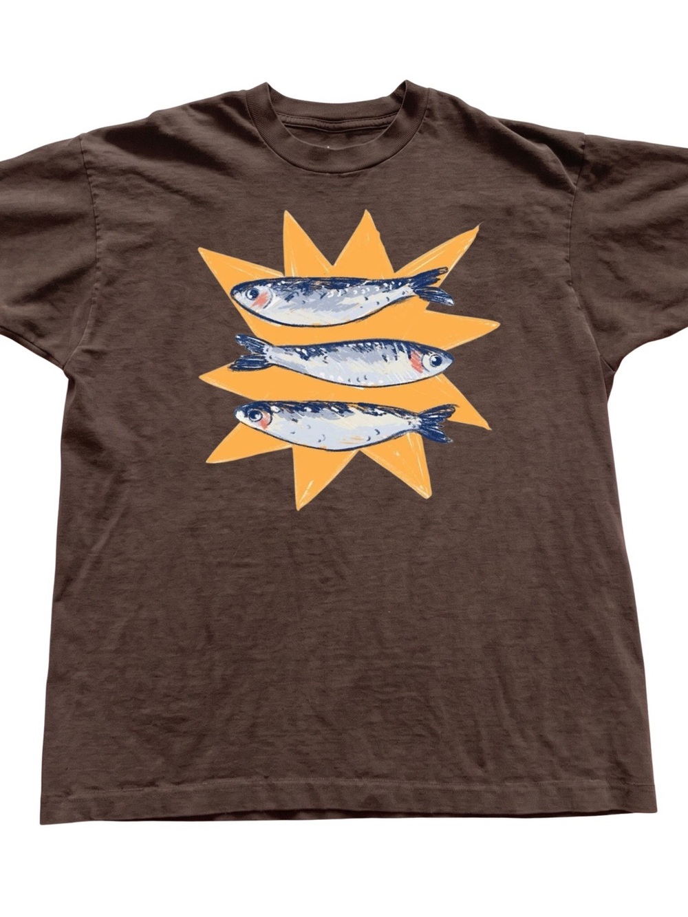 Gildan Brown Fish Graphic Tee with Yellow Star - Unbranded